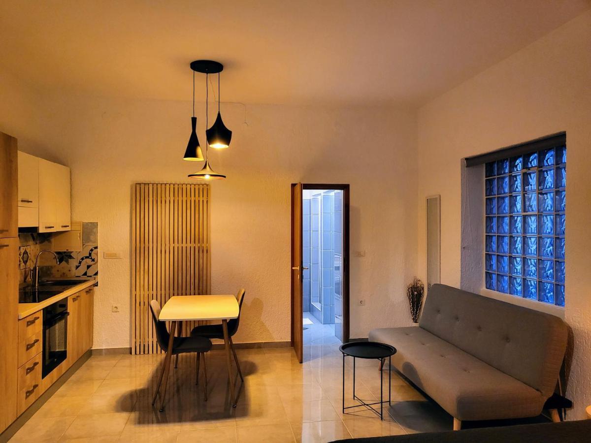 Studio Square Funtana Apartment Luaran gambar